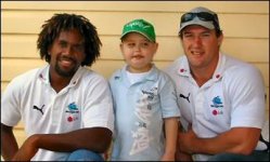 Paul Gallen and Jardine Bobongie with young cancer patient Bailey.jpg