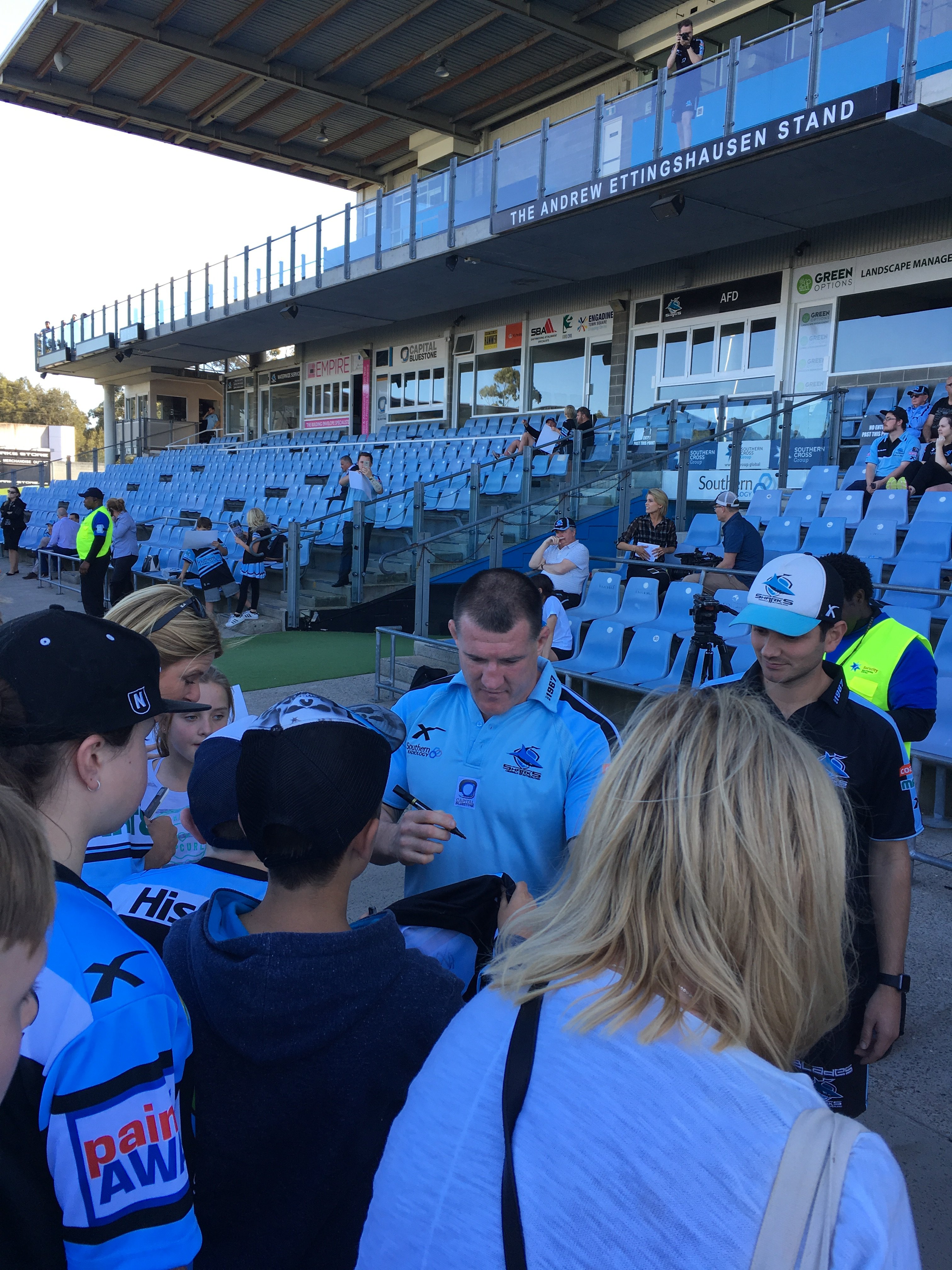 Paul Gallen signing autographs at the Grand Final Week fan day at Sharks, Tue 27-Sep-2016